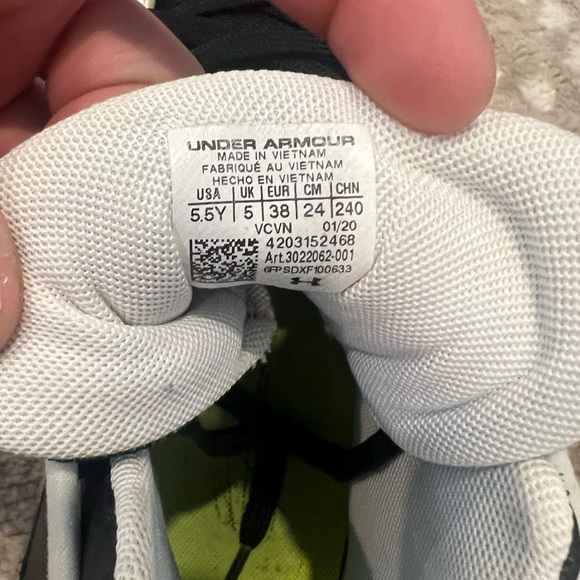 Under Armour Cleats - Picture 5 of 6